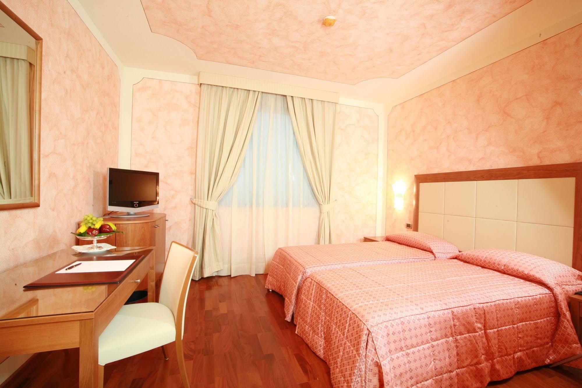 Grand Hotel Del Parco - Bergamo Airport Stezzano Εξωτερικό φωτογραφία
